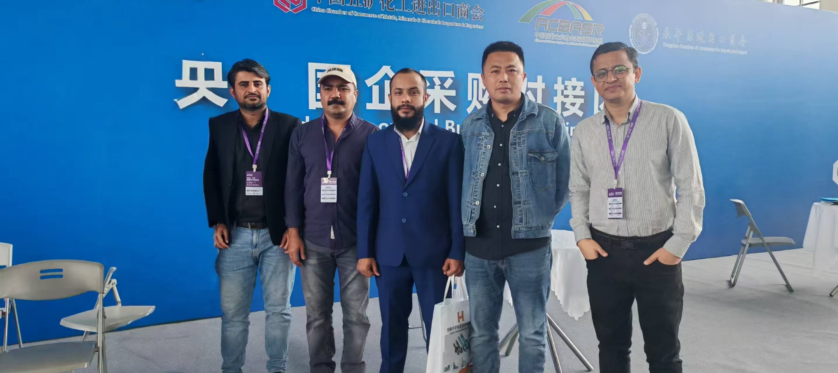 哈萨克斯坦客户来厂考察并签订长期合作协议