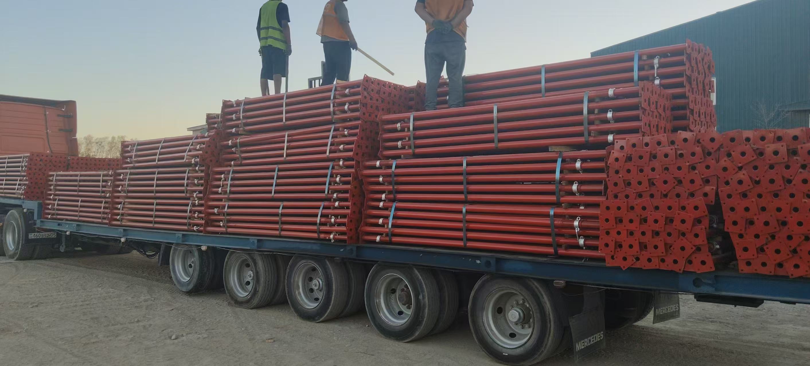 哈萨克斯坦500吨钢支撑订单交付